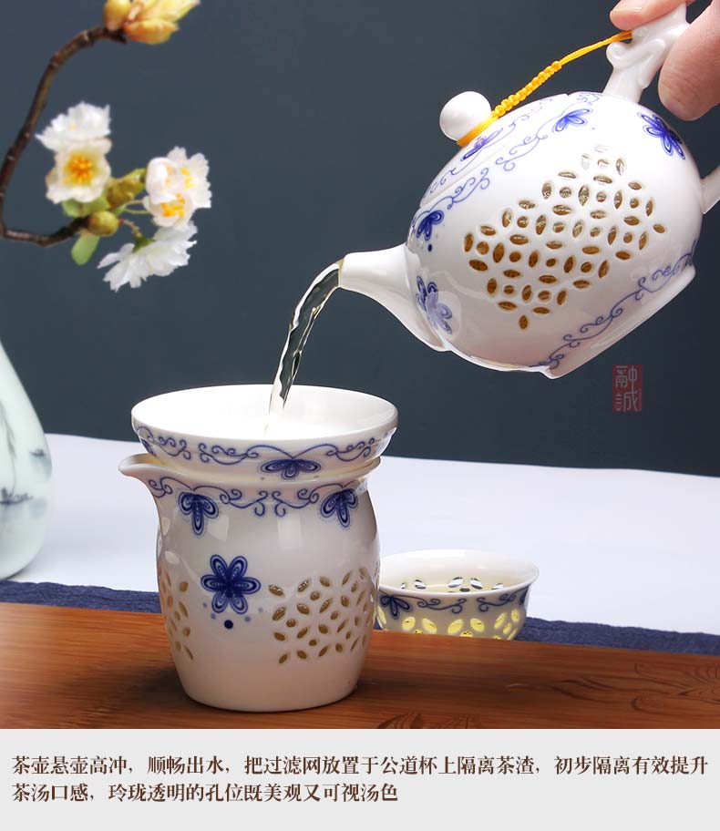 Melting cheng kung fu tea tea sets and exquisite tea sets of blue and white porcelain ceramics honeycomb hollow out lid bowl of tea cups