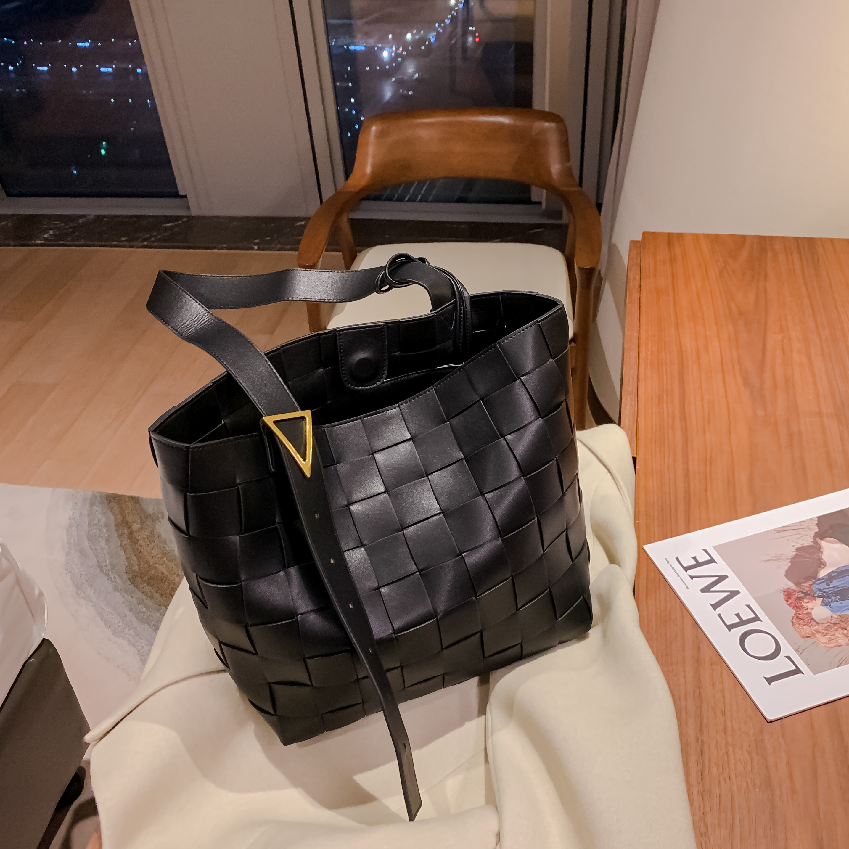 French niche Sandro Ifashion 2021 new woven bucket bag joker shoulder messenger bag soft leather