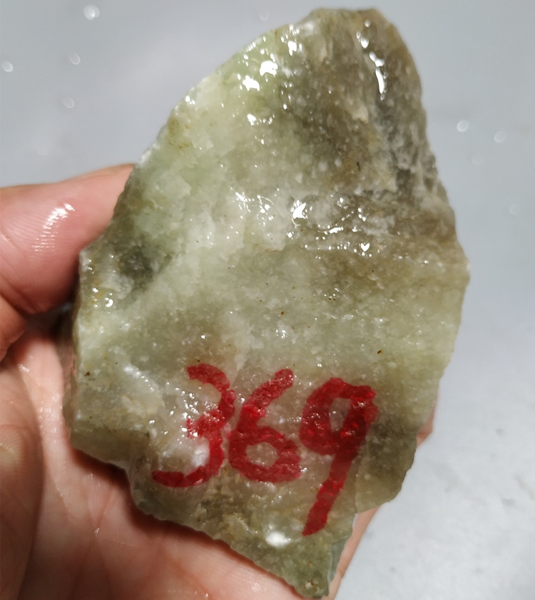 Drain the natural Nanyang unique jade raw stone wool 369 gr to make the piece stock