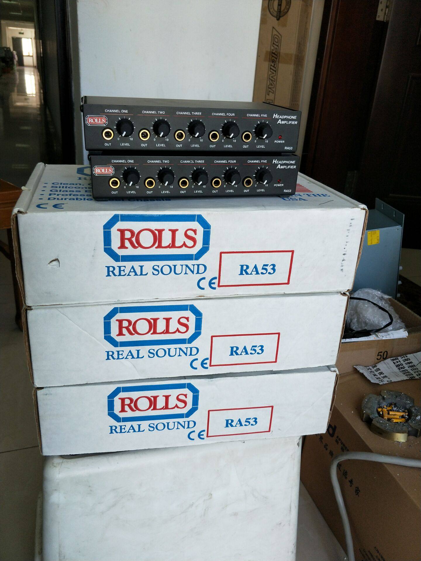 ROLLS RA53 5-way headphone amplifier with ear to ear