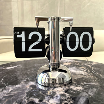 European-Style Automatic Page-Turning Clock, Retro and Simple Home Living Room Table Clock, Small Balance Mechanical Page-Turning Desktop Ornament