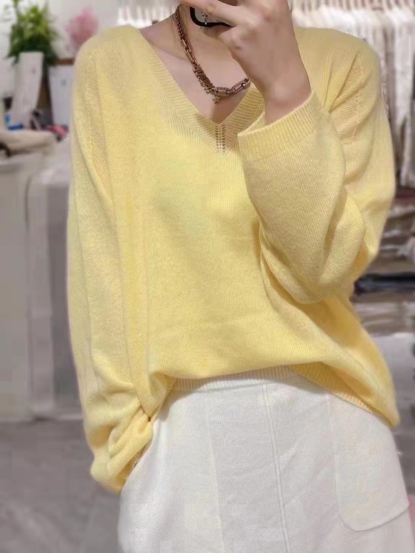 High-End Goose Yellow Cashmere Knitwear for Women, V Neck Loose Large Size Knitwear, New Autumn and Winter Base Layer Knitwear