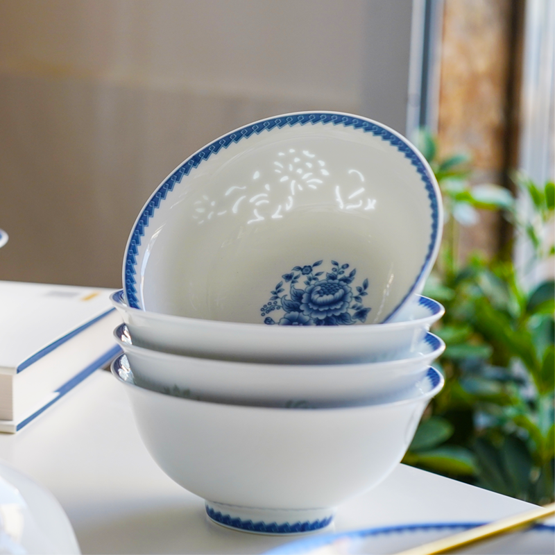 Ancient pottery and porcelain of jingdezhen Chinese style and exquisite high blue and white porcelain rose engagement home dishes set tableware box