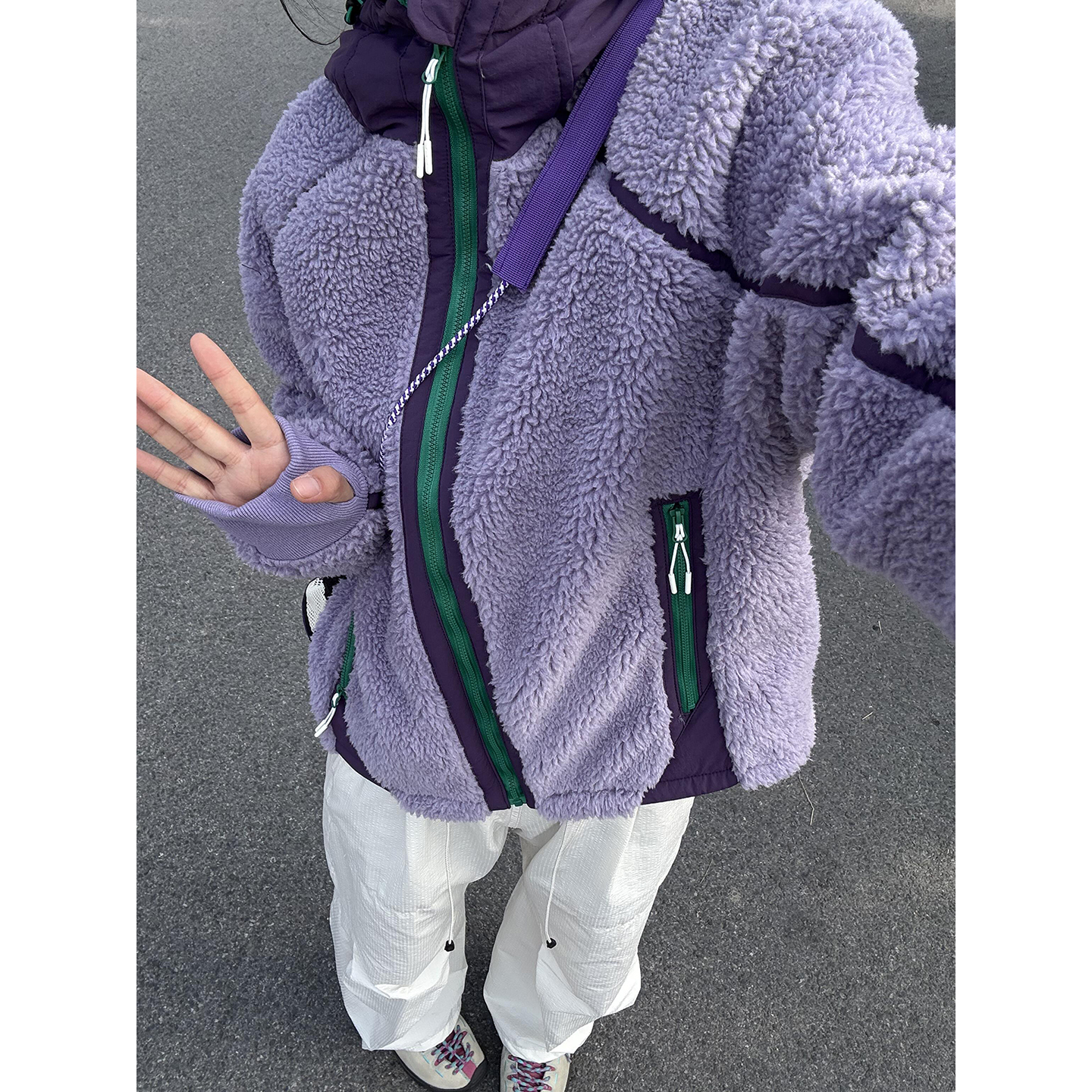 撞色户外立领抓绒衣：秋冬季节的理想伴侣