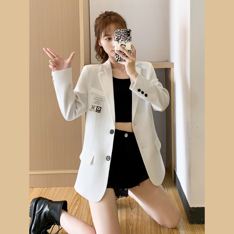 White suit jacket women's 2022 autumn new small net red fried street design niche suit top