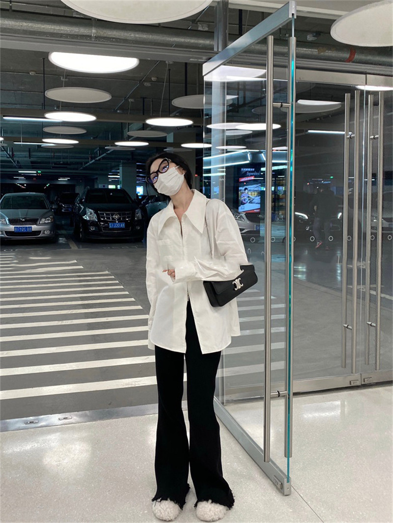 In 2022, it will be available in advance. It is ok to wear it alone. It is ok to wear it alone. Double zipper shirt women's spring long-sleeved all-match white top