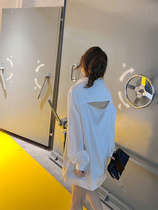 22 Spring High Section Careless Machine Mercerizing Sensation Dew Back Shirt Lady Spring Chabai Hitch A Small Zhong Design Sensation Blouse