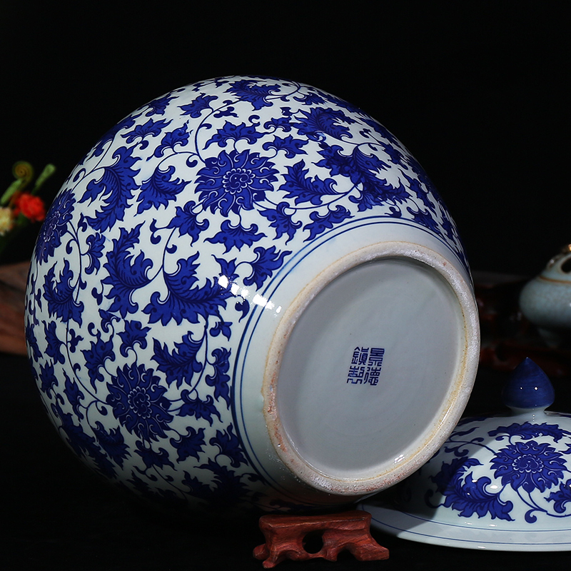Antique blue and white porcelain of jingdezhen ceramics large storage tank with cover seal pot household act the role ofing is tasted furnishing articles sitting room