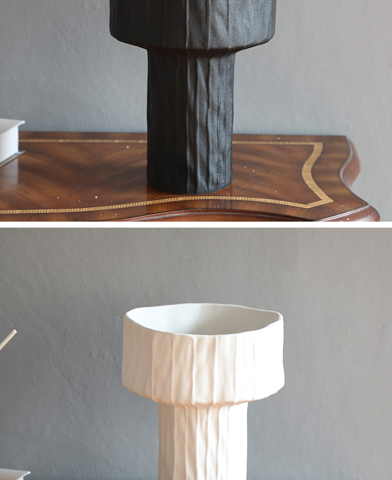 Contracted light key-2 luxury black and white ceramic blade mountain flower implement furnishing articles between example sitting room tea table desktop receive round tray
