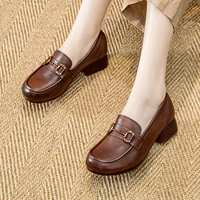 Коричневый