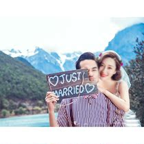 Korean theme photo props just married font board photo studio location tour Street shooting hand holding board props