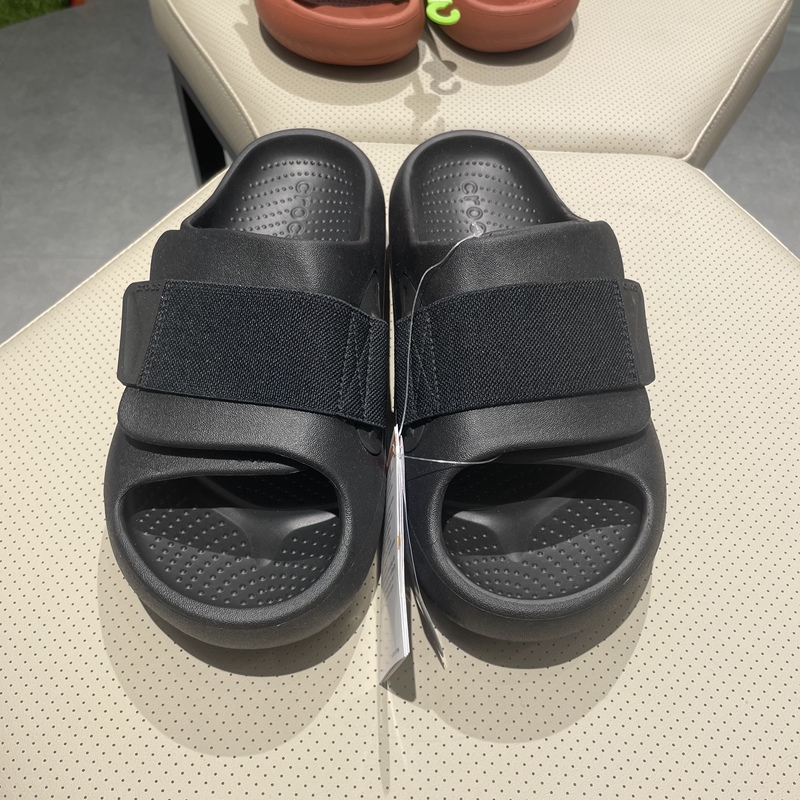 Crocs Crocs Bread Flight Sandals Purple Moonlight Clogs 209413-5Br Crocs Crocs Bread Flight Sandals Purple Moonlight Clogs 209413-5Br