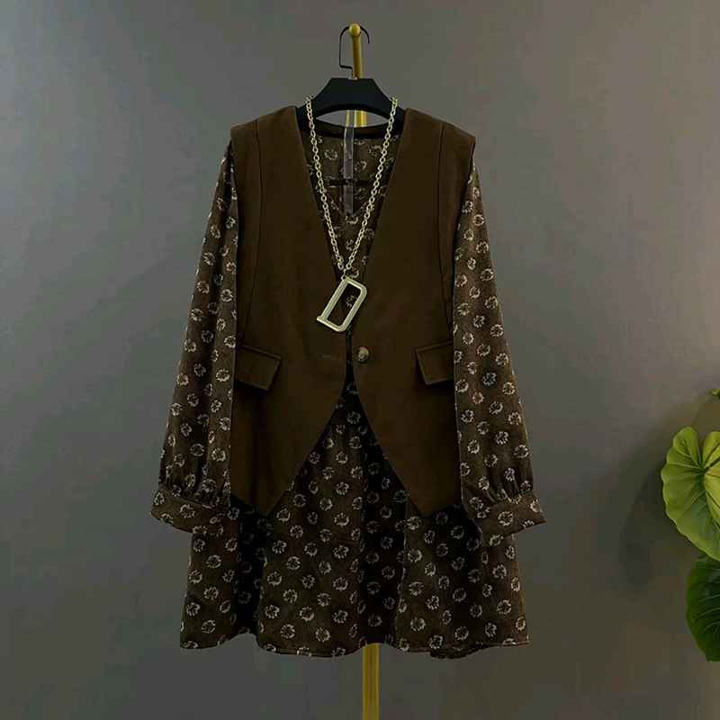 Fashionable fungus floral V-neck dress