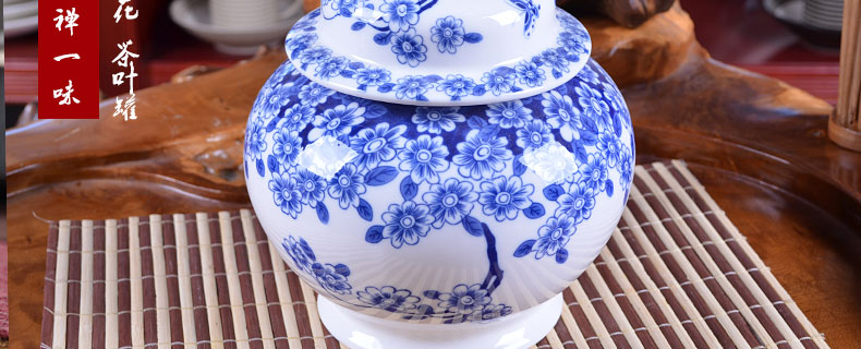 The Crown, jingdezhen ceramic tea pot large POTS general gift porcelain jar airtight pot 1 catty of blue and white porcelain