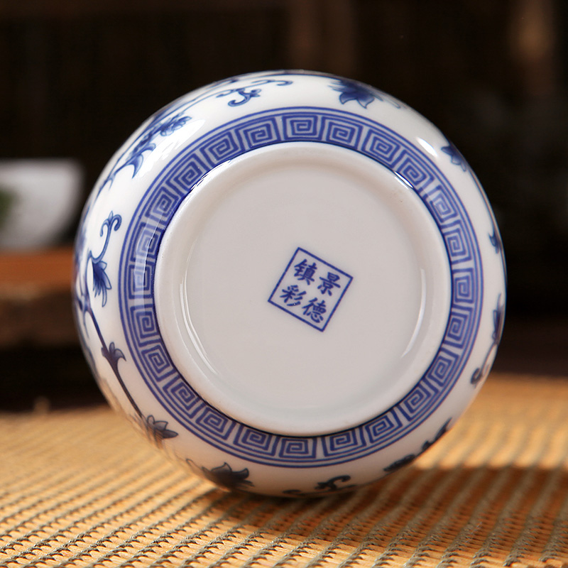 The Crown chang, jingdezhen ceramic medium caddy fixings, drum high - white porcelain POTS sealed as cans of blue and white porcelain storage tanks