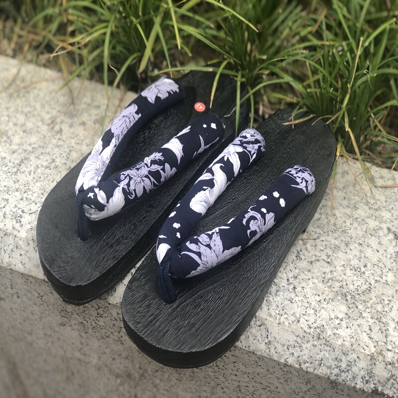 2020 New Spring, Summer, and Autumn Multi-Season Men's Clogs, Fashionable Cosplay Clogs, Popular Men's Wooden Slippers