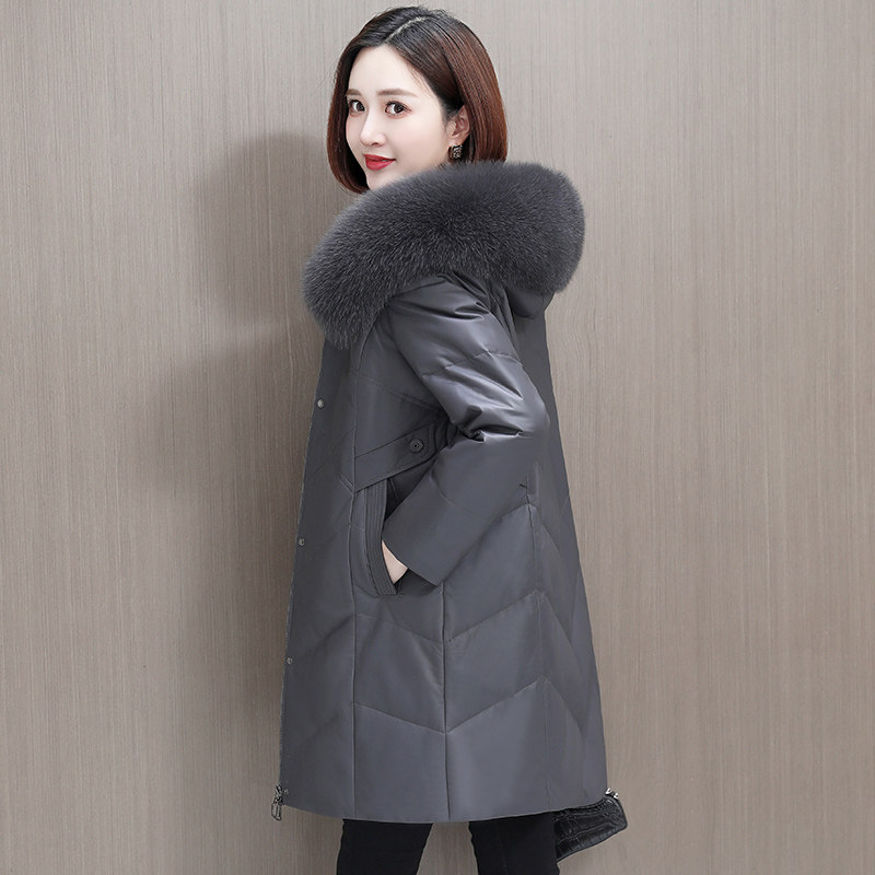 2022 New dermal feather feather feather feather feather feather long fox fur coat large number Haining fur coat