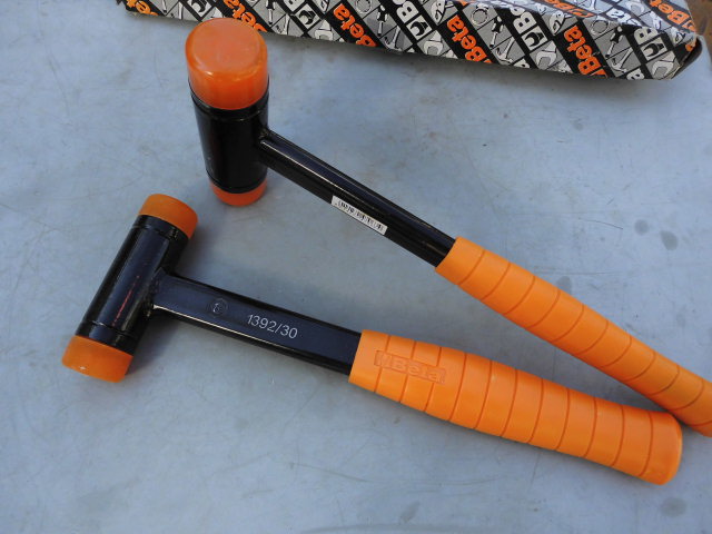 Original imported Italian Brta hundred towers without rebound installation hammer steel pipe handle non-elastic rubber hammer rubber head hammer