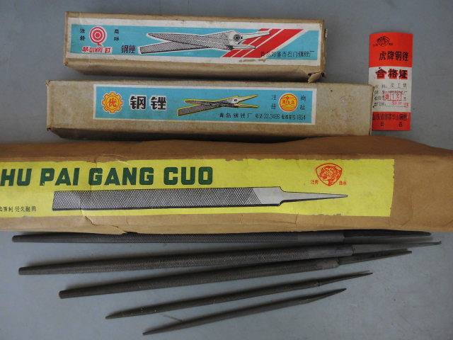 In the 1980s and 1990s, the old round file, fine-toothed, medium-toothed, and coarse-toothed round file high-quality high-hardness fitter file wooden handle