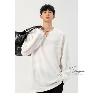 Strukturiertes langarm-t-shirt mit v-ausschnitt