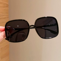 11# солнцезащитные очки в черной оправе