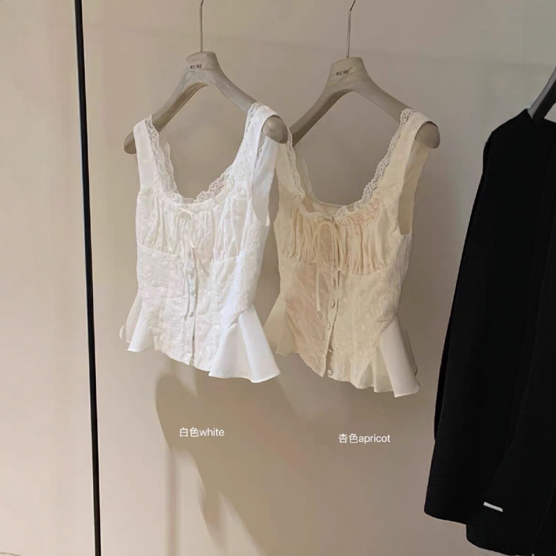 French Romantic Sleeveless Vest with Suspenders for Women in Summer 2025 New Style High-End Lace Splicing Chic Top