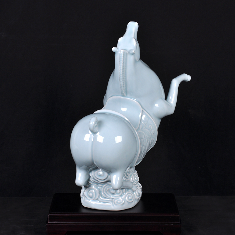 Shao - ping liu, tianma jingdezhen ceramic sculptures zodiac furnishing articles of handicraft collection office decoration