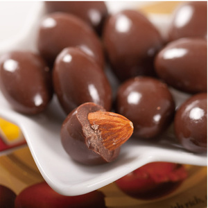 Lotte, a kind of zero food imported from South Korea, big almond chocolate beans 46g * 5 boxes (instead of cocoa butter)