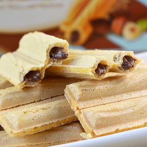 Korean food imported snacks: crian Hazelnut Cream wafer 142g * 4 boxes of chocolate sandwich omelet biscuits