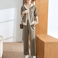 (Туманно-зеленый костюм)