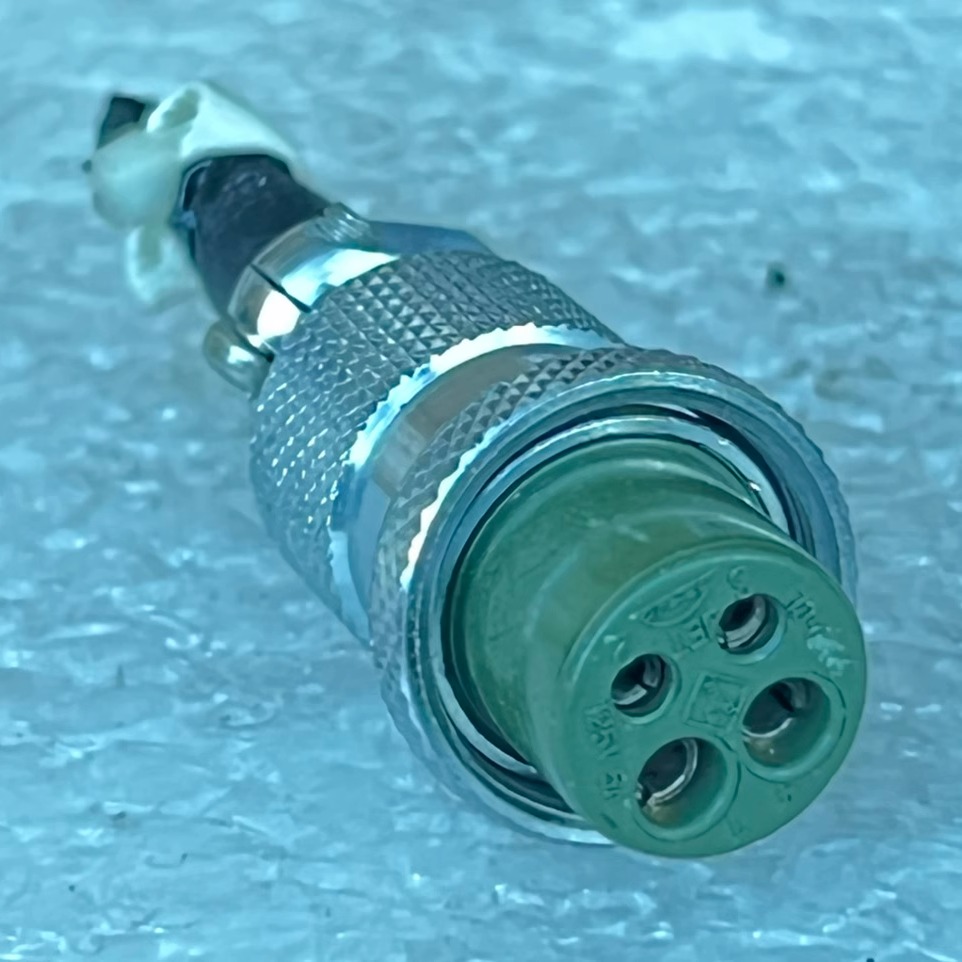 Japan imported SANWA 41-6590 silver-plated 4-core aviation plug MC-1604P Musashi dispensing machine connector