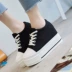Giày vải mùa hè 2019 của phụ nữ muffin đế dày với sự tăng ngẫu nhiên trong đôi giày nhỏ màu trắng thấp để giúp giày đơn có 10cm - Plimsolls Plimsolls