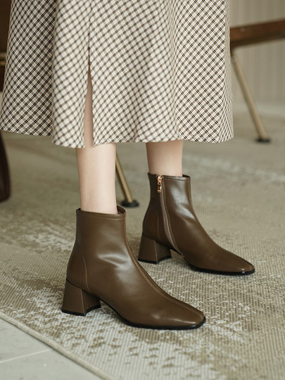 White Sheepskin French-Style Chunky Heel Ankle Boots for Women, Autumn and Winter Square Toe Thick-Soled Slim Boots, Fashionable Petite Fleece-Lined Women's Shoes