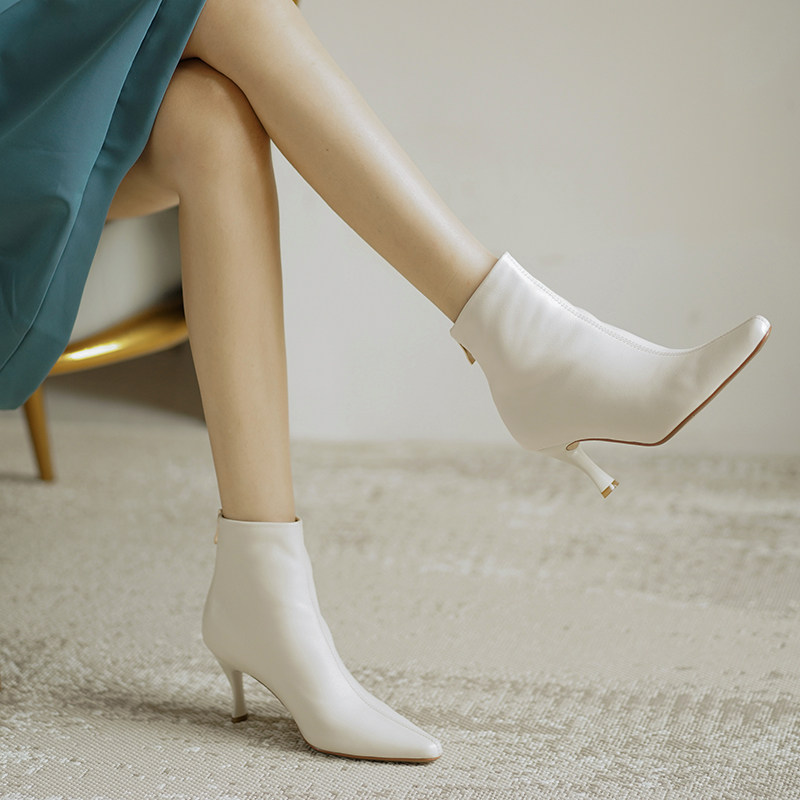 Soft sheep leather French style short boots Women 2021 New fine heel pointed white High heel 33 Little code boots Small crowdsourced design