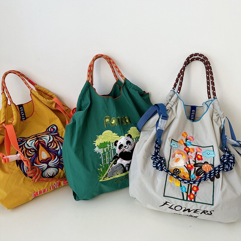 Japanese-Style Embroidered Handbag for Women 2024 New Crossbody Bag with Unique Design Niche Fabric Bag Shopping Bag Casual Bag