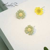 Storys little yellow flower fresh and vigorous two-color little daisy flower sweet little fairy earrings without pierced ear clips