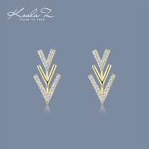 Simple commuting fashion design V-shaped golden small arrow earrings without ear holes ear clips are small in temperament