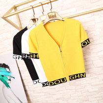 Black and white zipper short-sleeved T-shirt womens V-neck knitted letter bottom cardigan wear high-waisted slim short top tide