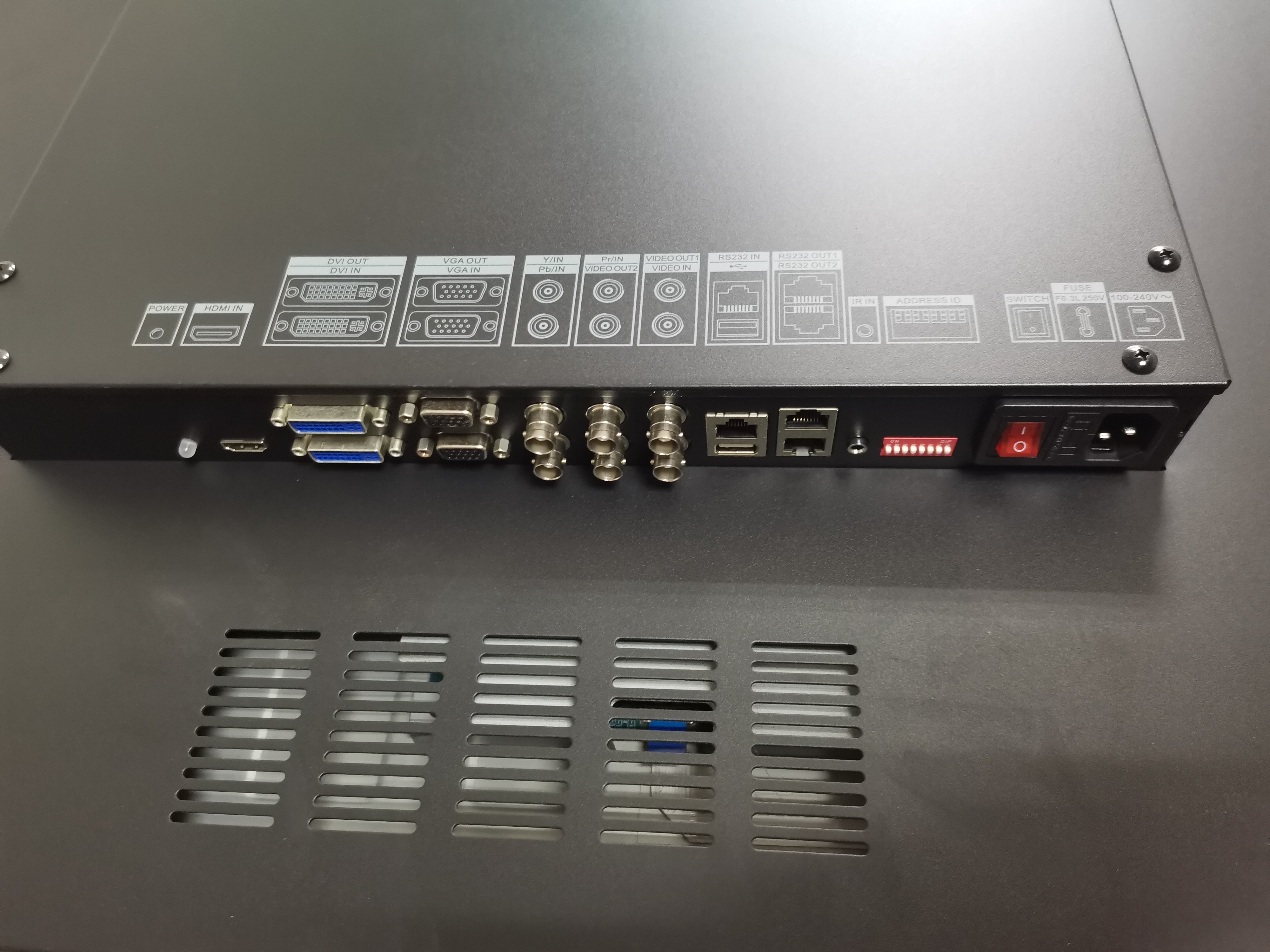 Hikvision DS-D2046NH-C NL-C LCD splicing screen second-hand 3 5mmLCD display unit