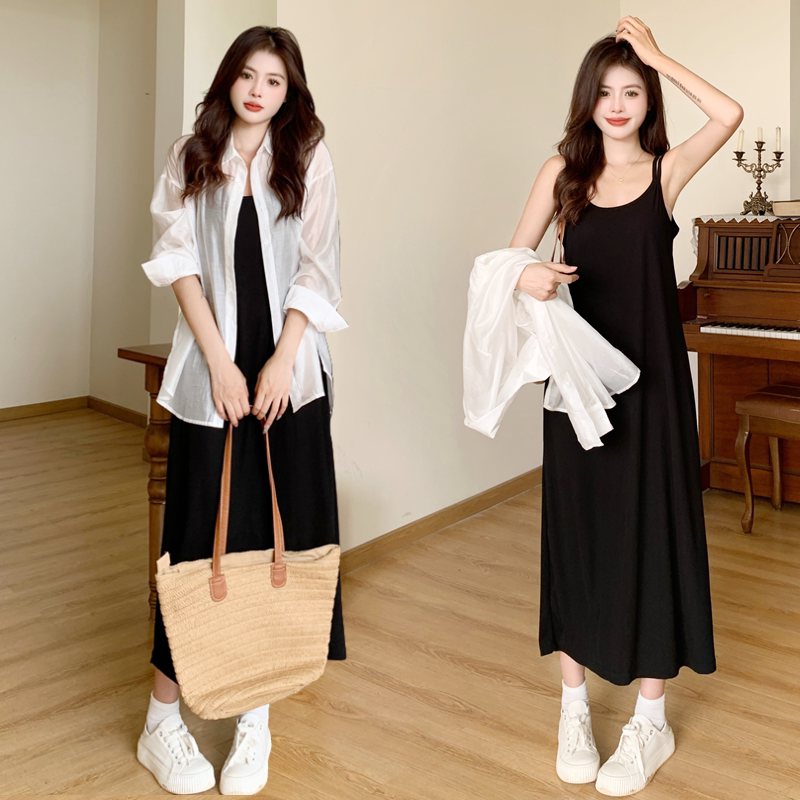 A Complete Set of Sun Protection Shirts for Summer Travel and Vacation Style with Loose Casual Sleeveless Bottoming Over-The-Knee Long Skirts