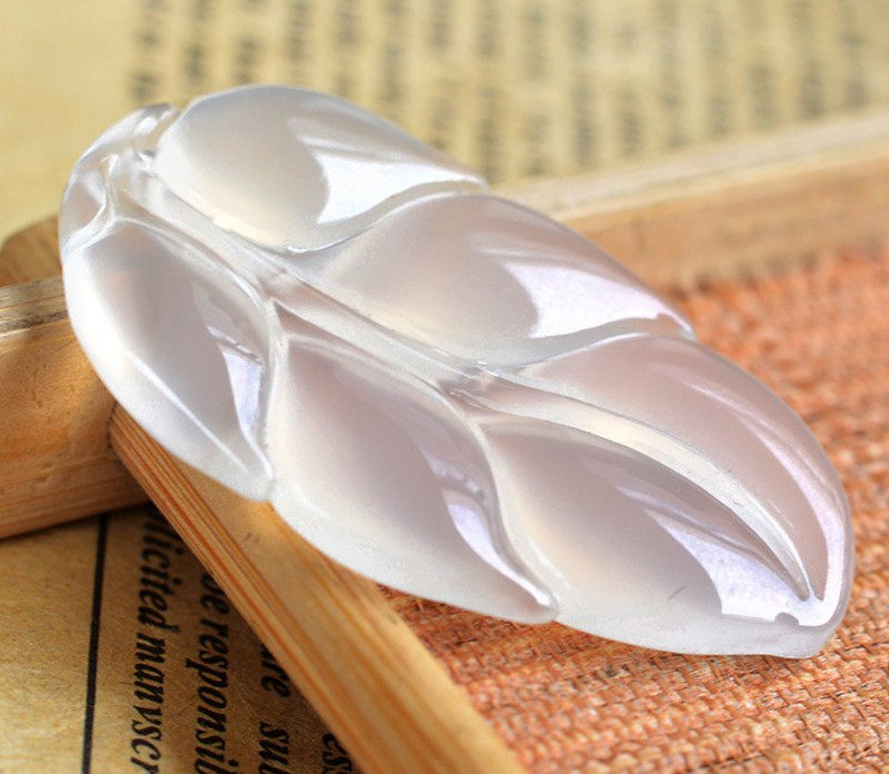 Men and women couples pure natural white chalcedony leaf jade pendant ice white agate necklace leaves make a fortune overnight