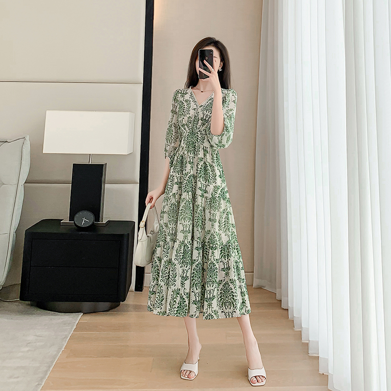 Green Mid-Sleeve Chiffon Floral Dress for Women, Summer 2026 New Style, V-Neck, Waist-Cinching, Elegant, Slimming A-Line Dress