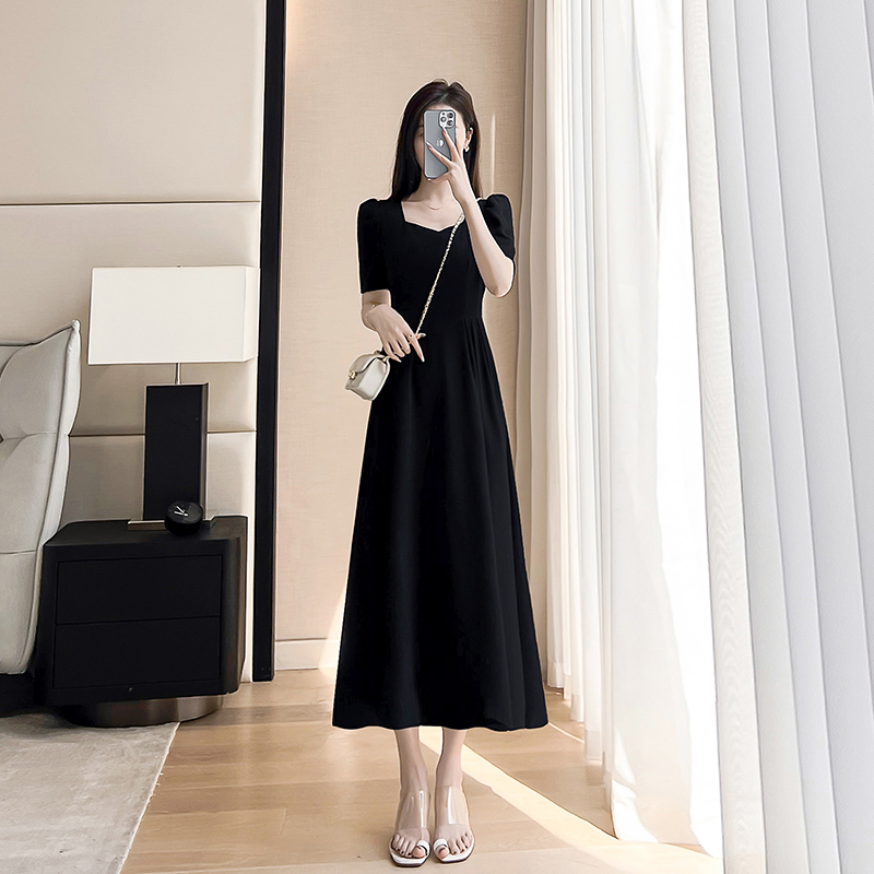 High-End Hepburn-Style Short-Sleeved Dress for Women, Summer 2026 New Model, Slimming Waist-Cinching Long Dress, U-Neck A-Line Dress for Women