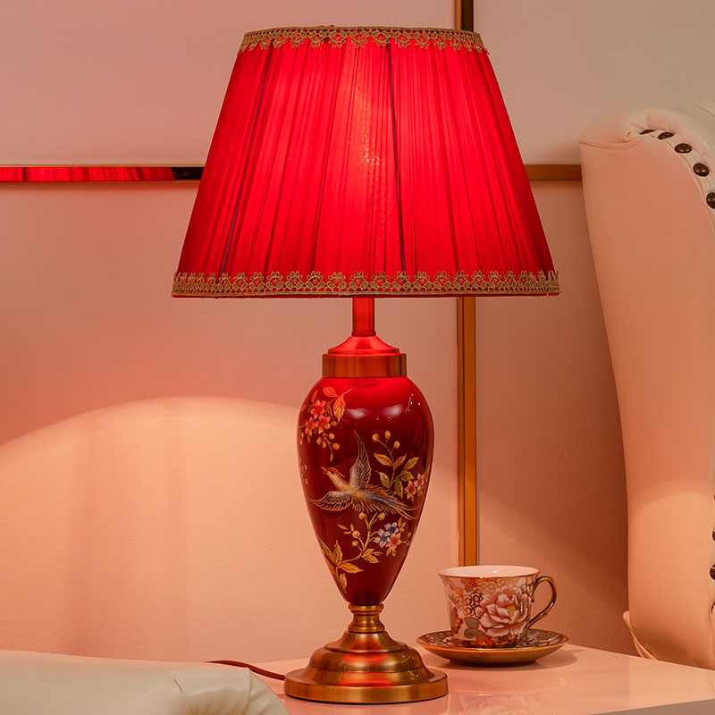 European-style table lamp bedroom bedside lamp light luxury American-style wedding room bedside lamp bride dowry Changming red table lamp marriage
