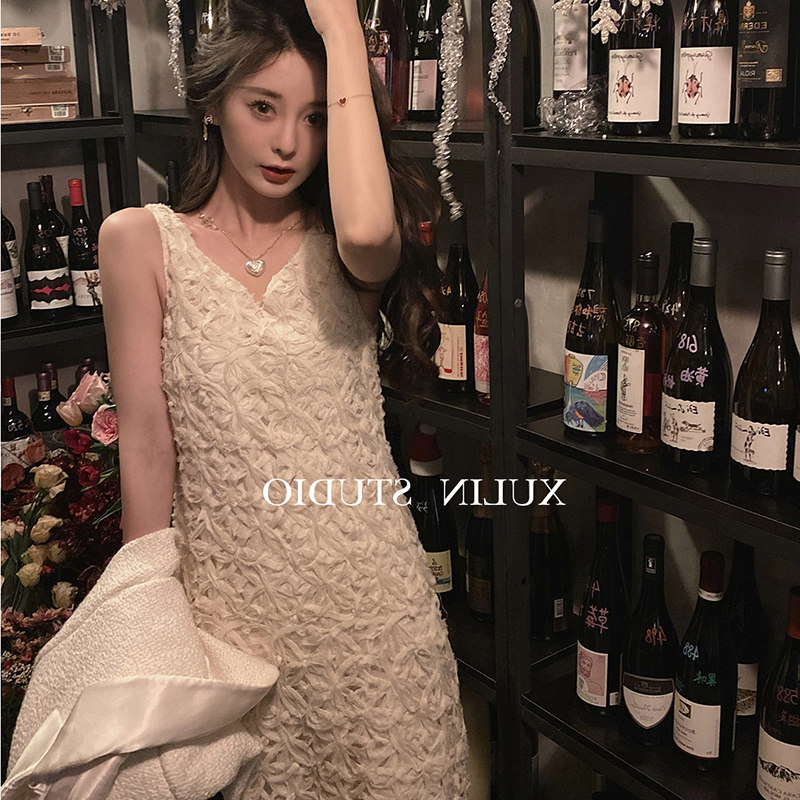 Solid disc with embroidered ocean dress Summer new style Temperament Advanced Sensuality Sensuality V collar sleeveless harness Long dress