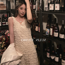 Solid disc with embroidered dress in summer New style Temperament Advanced Sensuality v collar sleeveless harness Long dress