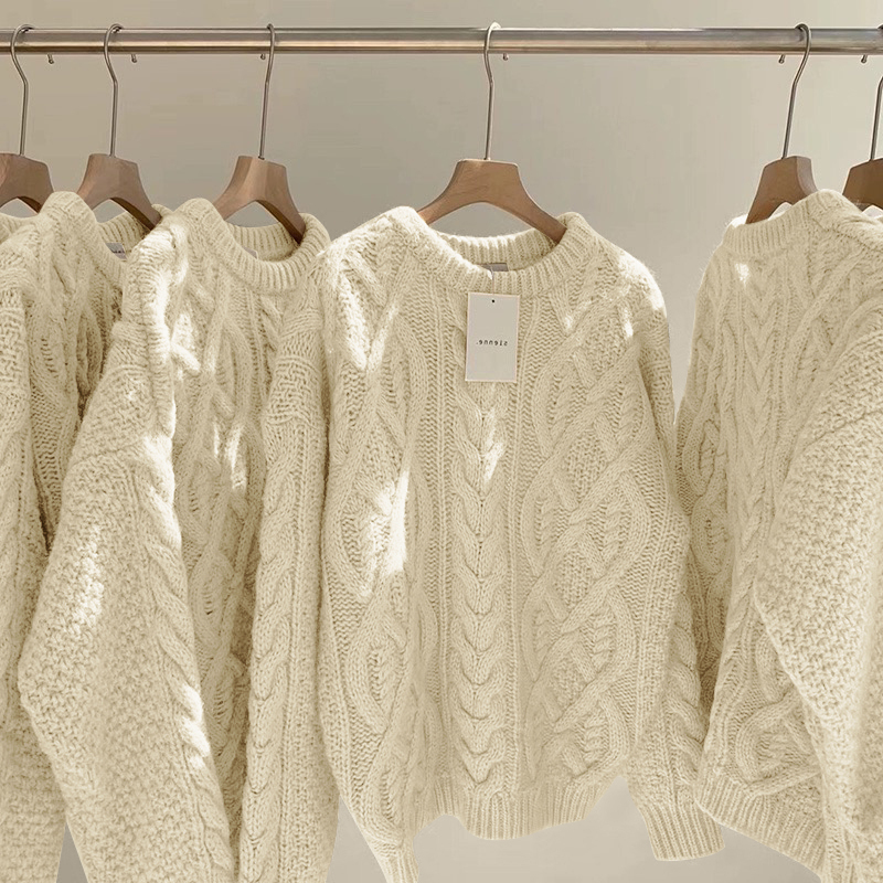 Japanese Retro Large-Size Off-White Cable Knit Sweater for Women, Thick and Loose-Fitting, Lazy Style, Slimming Knit Top