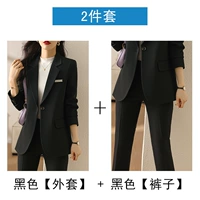 Пиджак классического кроя, черные штаны