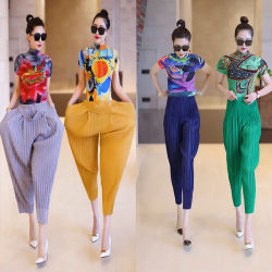 Super trendy Internet celebrity popular printed stretch pleated chiffon bloomers, stylish and fashionable two-piece suit for slimming