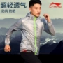 Li Ning thể thao áo gió nam quần áo da 2018 mùa hè trùm đầu dài tay kem chống nắng ánh sáng áo thời trang AFDM067 áo khoác dù nam adidas